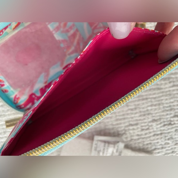 NWT Lilly Pulitzer wristlet Breakwater Blue holds small iPhone - Picture 7 of 9